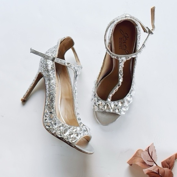 Badgley Mischka Conroy T Strap Evening Sandals Shoes - Picture 1 of 8